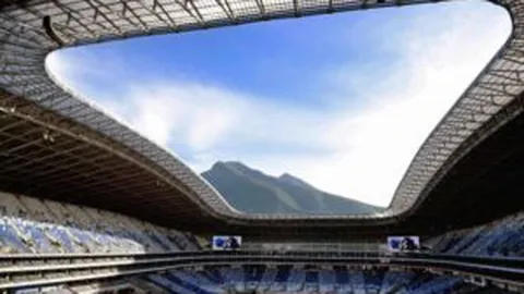 孙兴慜付出巨大代价，凯恩13年主罚任意球仅进1球，这球技是认真的吗？李天秀犀利点评足坛奇闻